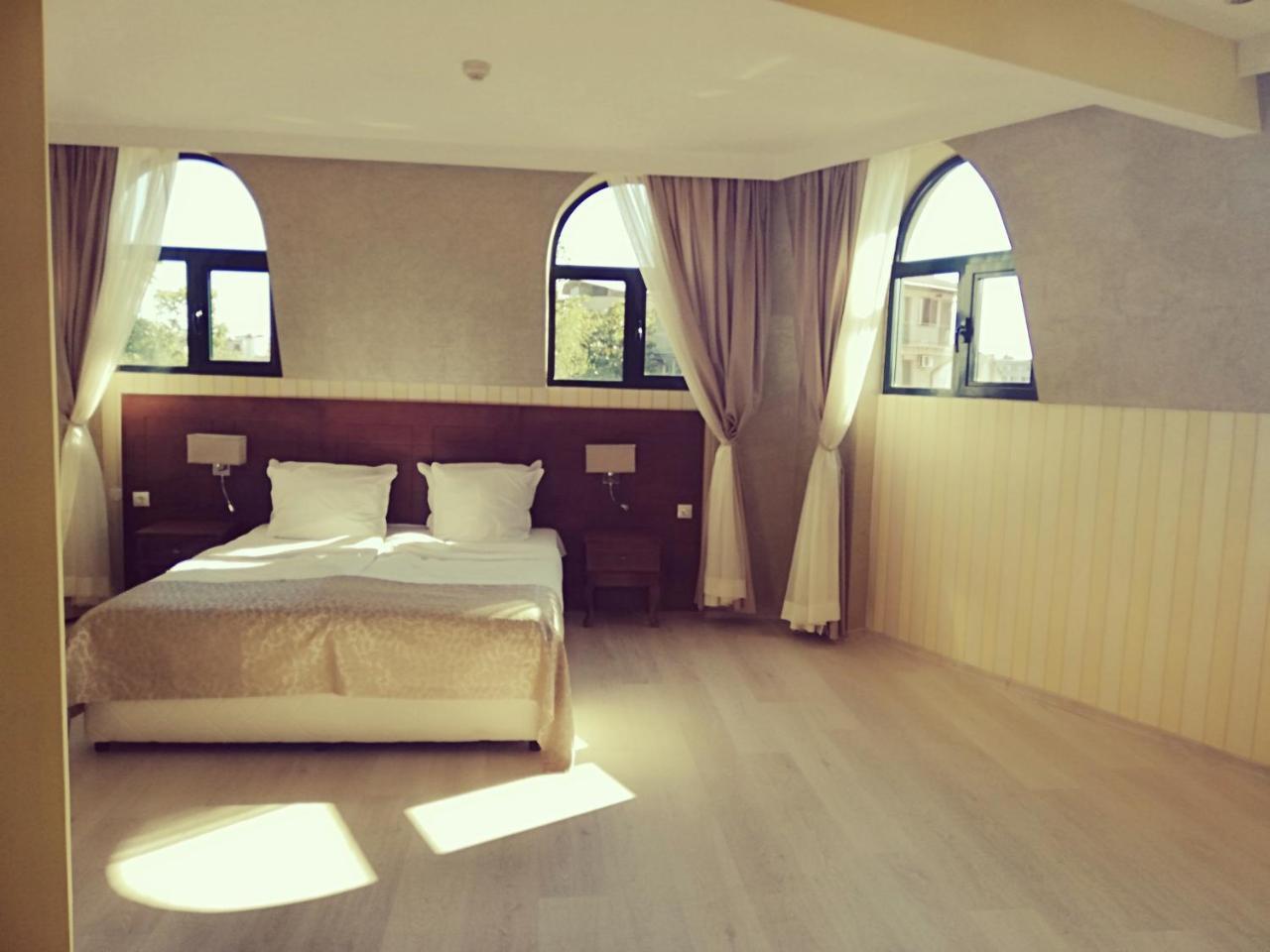 Hotel Plaza Burgas Extérieur photo
